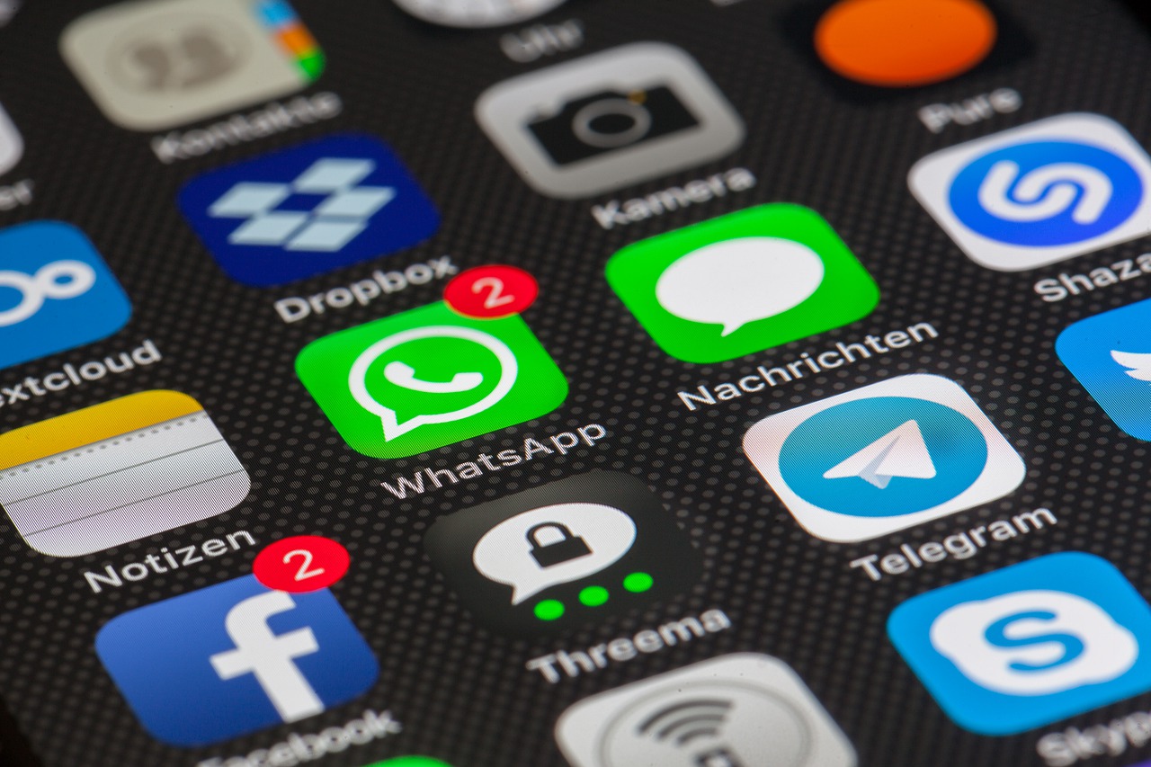 จะทำอย่างไร? เมื่อผู้สูงวัยที่บ้านติด Social Media