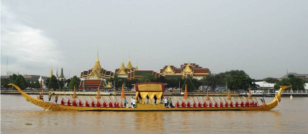 ภาพเรือพระที่นั่งสุพรรณหงส์เต็มลำ ในงานพระราชพิธีบรมราชาภิเษก พุทธศักราช 2562 จากเว็บไซต์ phralan.in.th