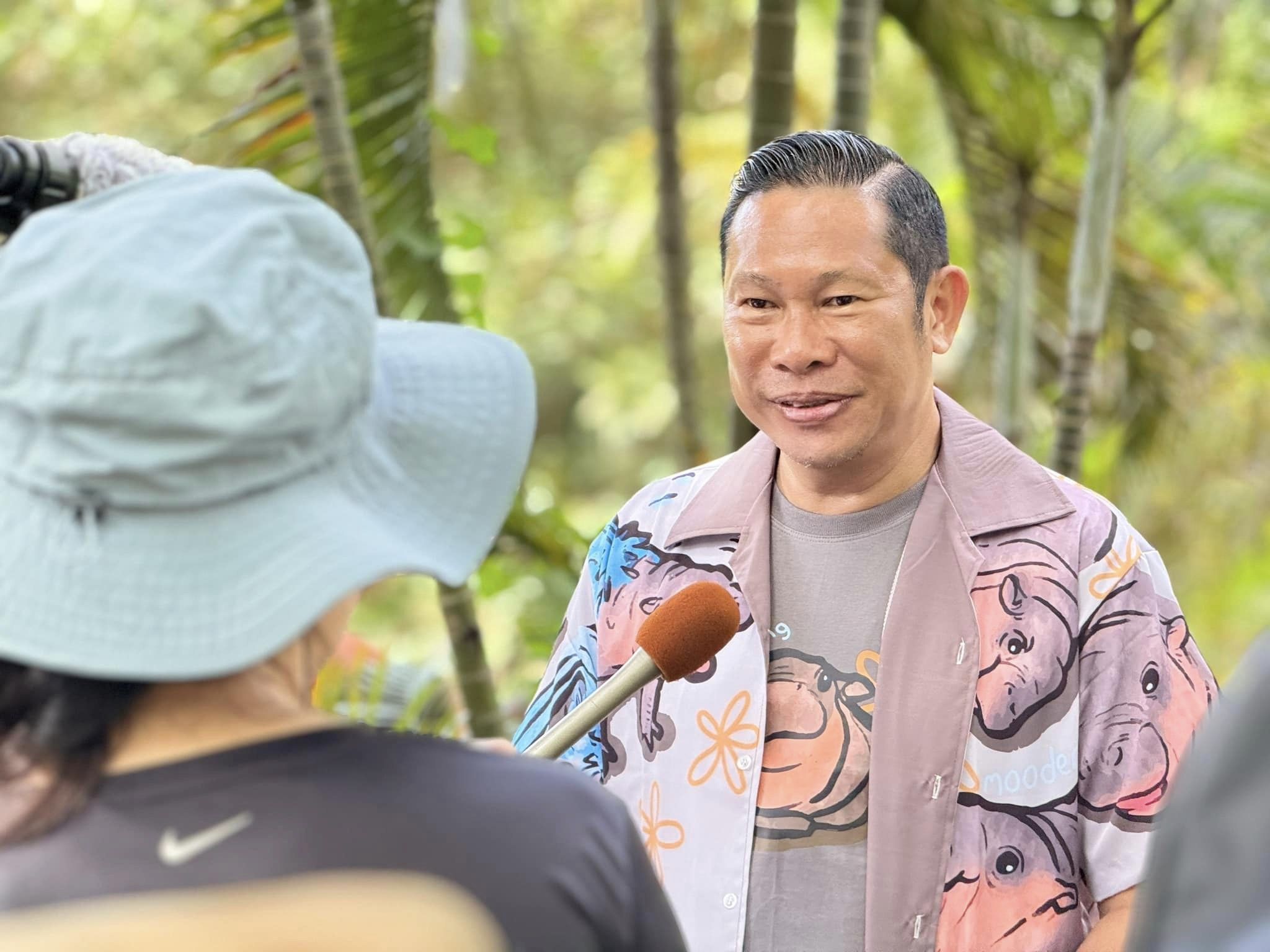 หลุดโฟกัส เสื้อหมูเด้ง จากสัมภาษณ์ ผอ.สวนสัตว์เปิดเขาเขียว แฟนด้อมอยากได้