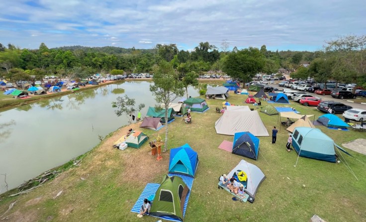 ลานกางเต็นท์เขาใหญ่ ผาลำตะคอง