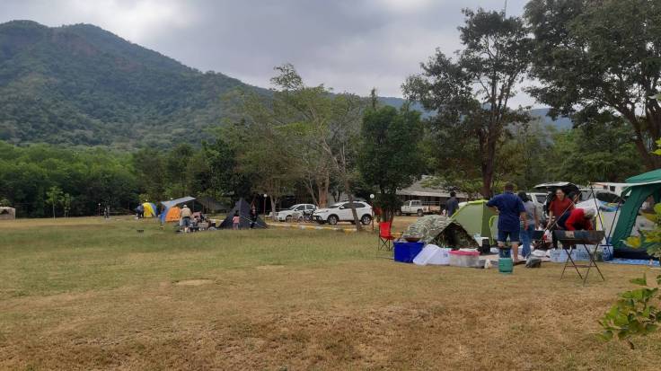 ลานกางเต็นท์เขาใหญ่ ผากระดาษ