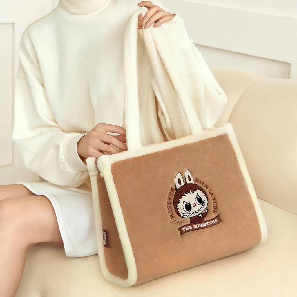 POPMART เติมของ 12.12 กระเป๋าสะพาย Classic Bag Series- LABUBU Plush Tote Bag (Brown)