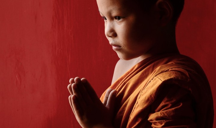 บทสวดมนต์ข้ามปี แบบสั้นและแบบยาว มีอะไรบ้าง