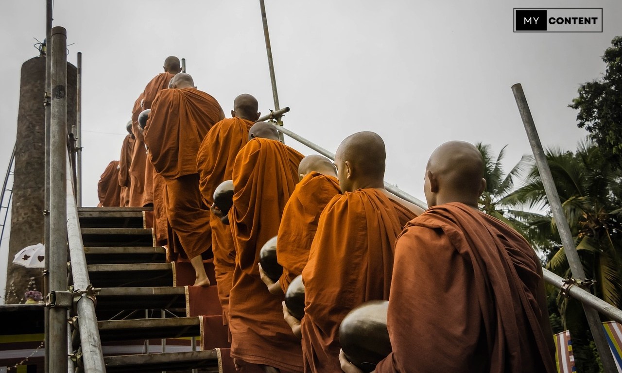 วันพระเดือนเมษายน