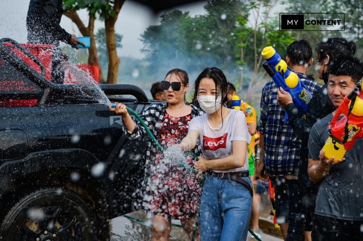 10 แป้งพัฟเล่นน้ำสงกรานต์ ยี่ห้อไหนดี 2025