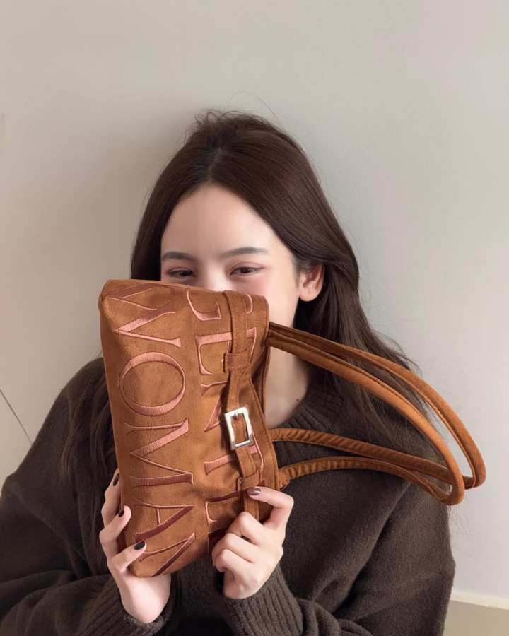 4 สีใหม่ Gentlewoman SUEDE BALLERINA BAG 1,590 บาท