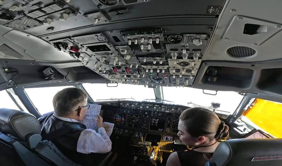 ภาพประทับใจในหลวง ร.10 และพระราชินี ทรงขับเครื่องบินเสด็จพระราชดำเนินเยือนภูฏาน