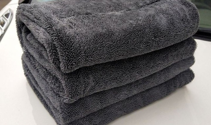 ผ้าไมโครไฟเบอร์เช็ดรถแบบไหนดี ไม่เป็นรอย? 