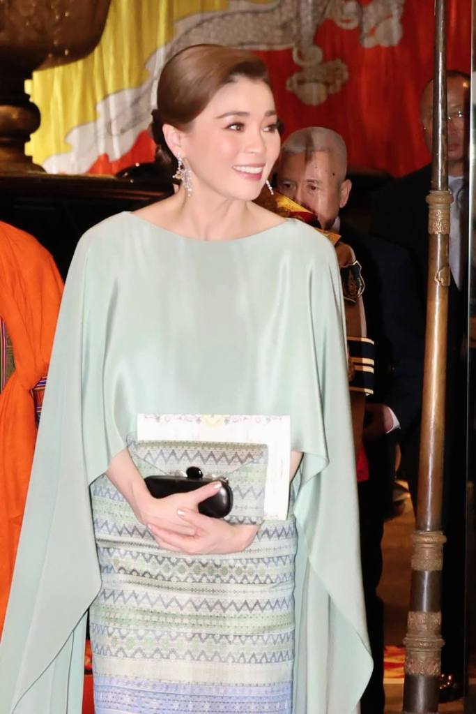 ภาพประทับใจในหลวง ร.10 และพระราชินี ทรงขับเครื่องบินเสด็จพระราชดำเนินเยือนภูฏาน