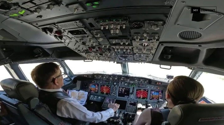 ภาพประทับใจในหลวง ร.10 และพระราชินี ทรงขับเครื่องบินเสด็จพระราชดำเนินเยือนภูฏาน