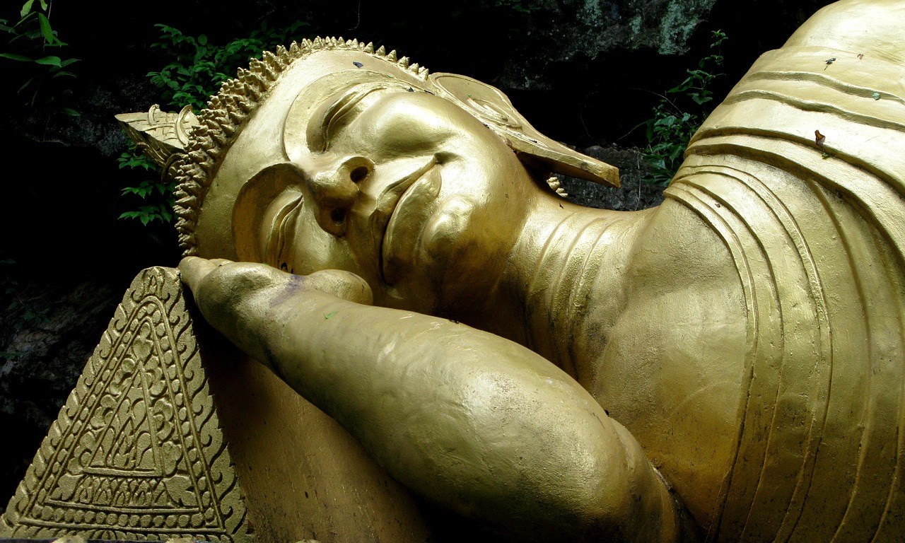 พระวันอังคาร ปางไสยาสน์ เสริมความสงบร่มเย็น