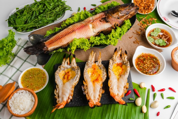 ศูนย์อาหารแม่ลาปลาเผา จ.สิงห์บุรี