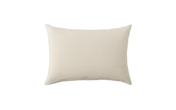 หมอนนอนสบาย ยี่ห้อ MUJI Feather Pillow