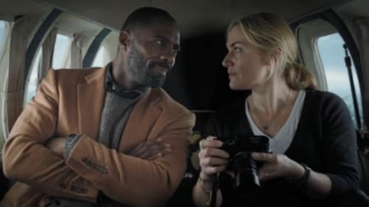 หนังเกี่ยวกับเรื่องบินตก เรื่อง The Mountain Between Us (2017)