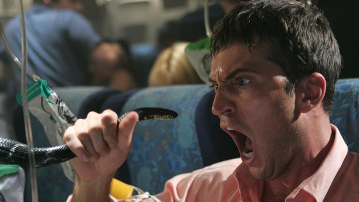 หนังเกี่ยวกับเรื่องบินตก เรื่อง Snakes on a Plane (2006)