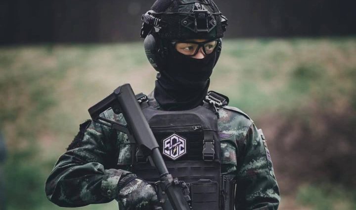 สนามรบแจ้งเกิด "พี่ลูกโซ่" สาวน้อยหมวกแดง ยามศึกเรารบ ยามสงบเราเป็นนางงาม