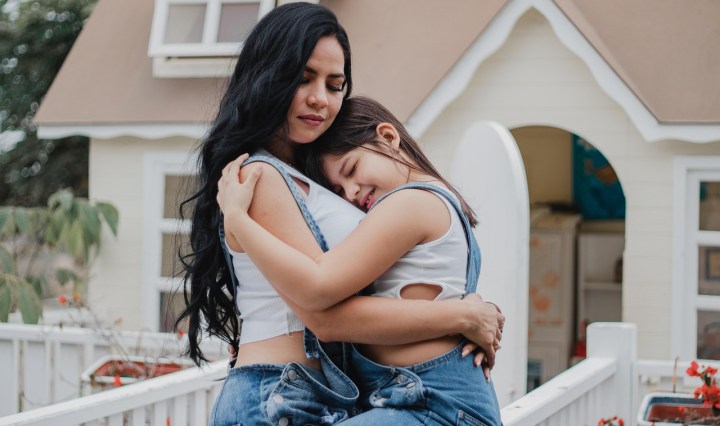 แนะนำ 10 พล็อต “เรียงความวันแม่ 15 บรรทัด” 2025 เขียนง่าย ใช้ได้ทุกระดับชั้น