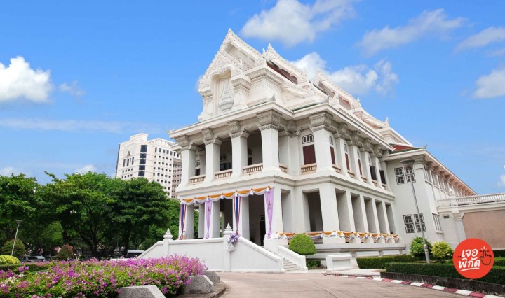 30 ของขวัญรับปริญญาจุฬาฯ ไอเดียปังๆ โดนใจบัณฑิต “สีชมพู”