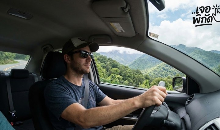 10 วิธีขับรถเกียร์ธรรมดาขึ้นเนินภาคเหนือ เซียนดอยต้องรู้ ขับสนุกปลอดภัยทุกโค้ง