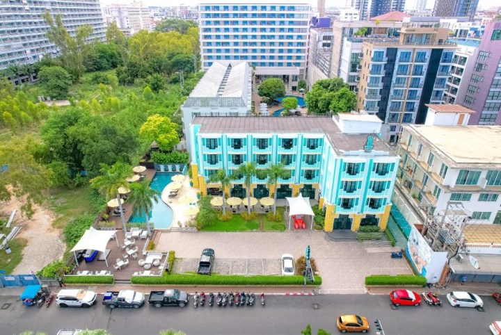 จองโรงแรมดูพลุพัทยาที่ Wave Hotel Pattaya